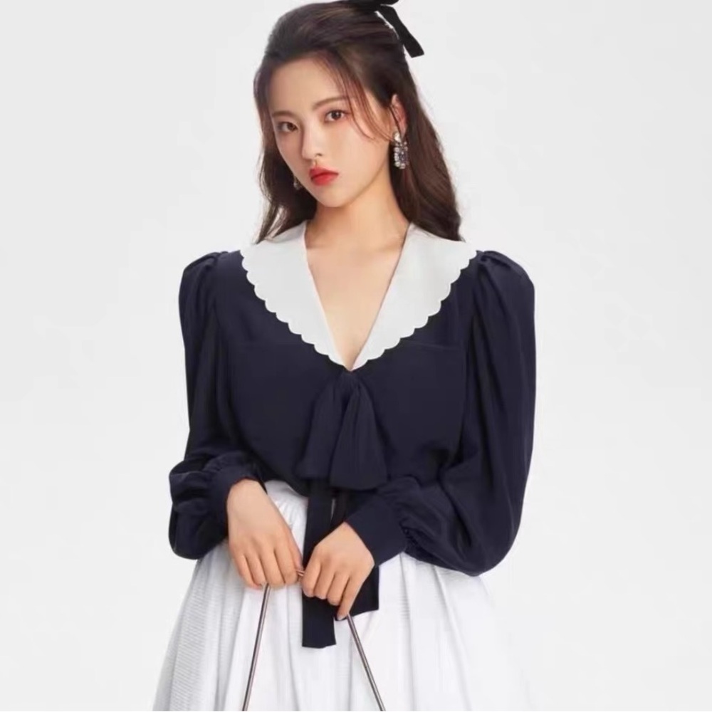 ❌sold❌🚩steal authentic Miu Miu Navy and White Scalloped Blouse